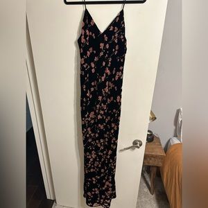 Beautiful velvet spaghetti strap dress! Gorgeous on! Size small